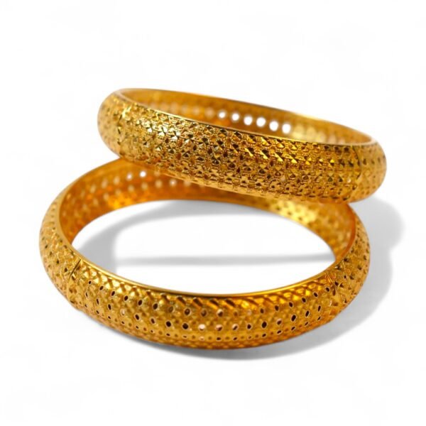 2-piece gold-plated bangles 6 Elegant gold-plated bangles with modern pattern